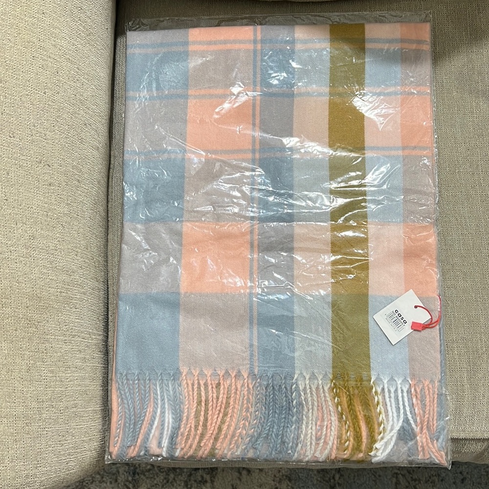 Clearance ‼️New with tag Scarf 🧣 with Pink Straps One Size